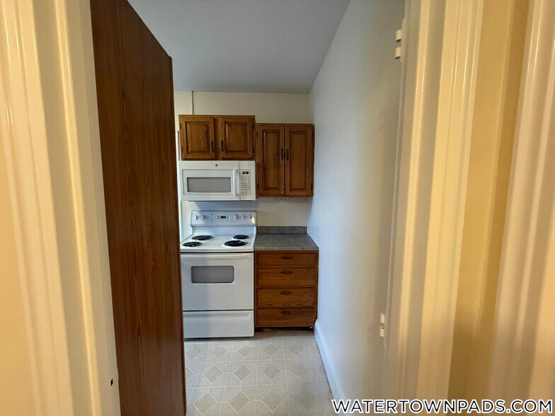 Building Photo - 550 Belmont St