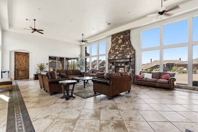 Building Photo - 4221 Torrey Pines Dr