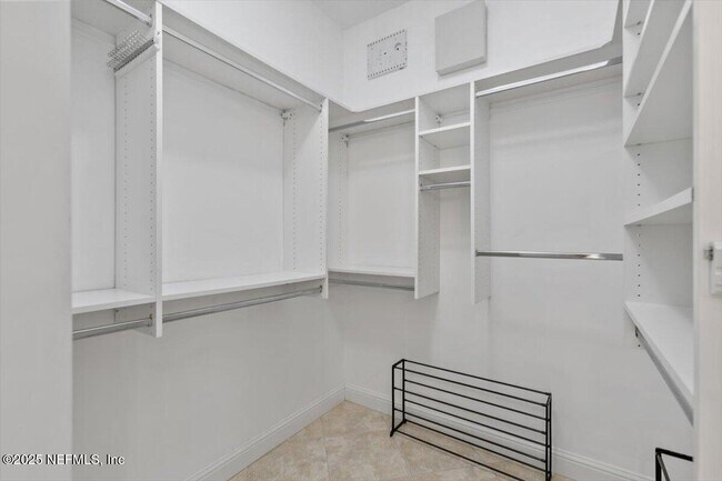 Building Photo - 4126 Richmond Park Dr E