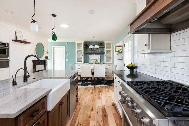 Building Photo - 5 Bedroom 2.5 Bath Retreat in Prime Arvada...