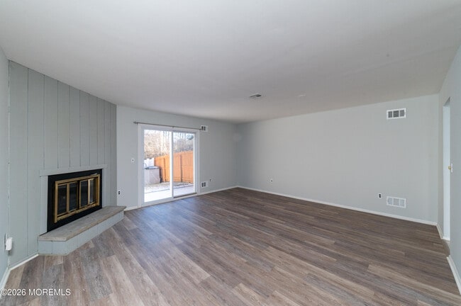 Building Photo - 30 Knoll Ct