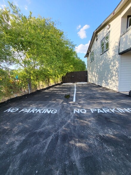 Building Photo - 2417 Castroville Rd