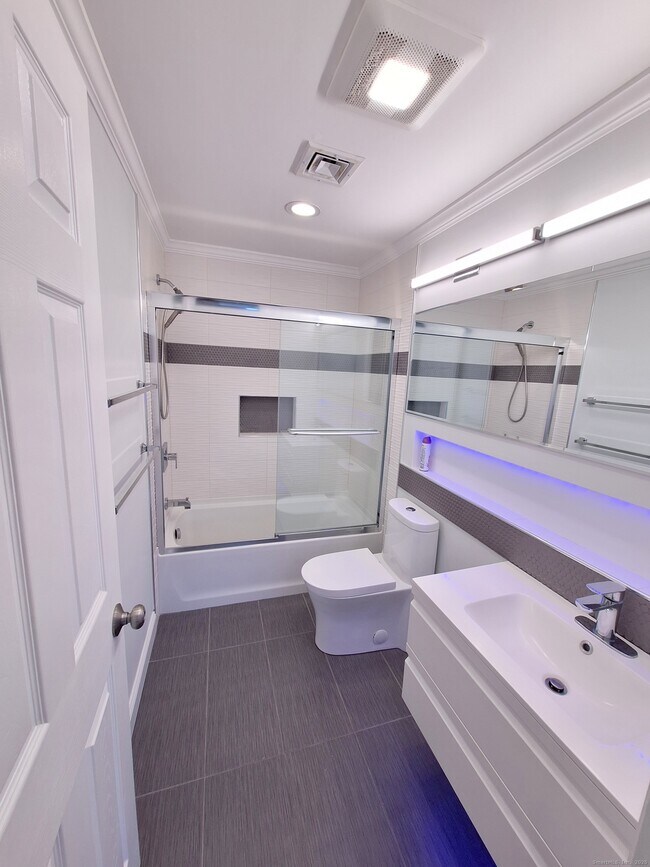 Building Photo - 238 Skyview Dr