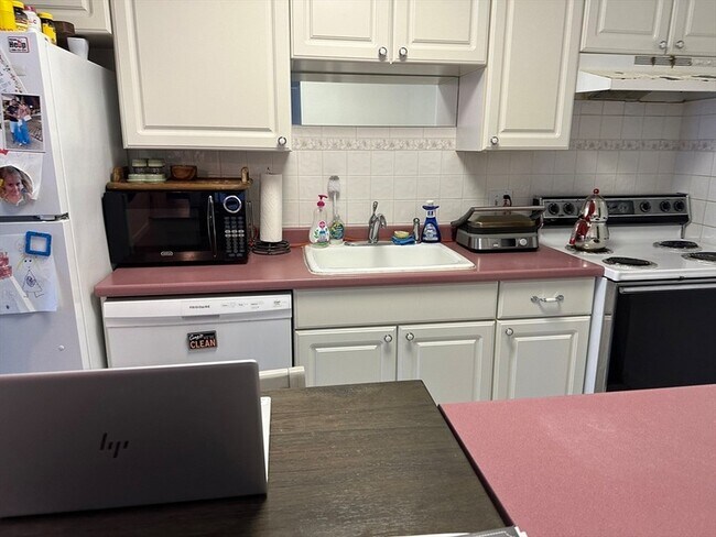 Building Photo - 700 Governors Dr