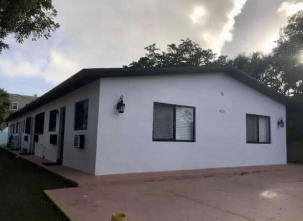 Building Photo - 408 SE 12th Ct