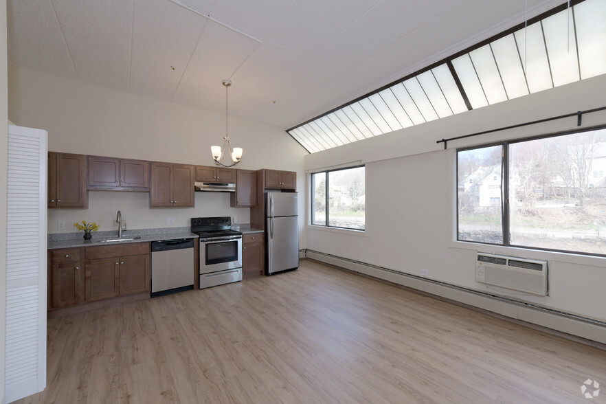 Interior Photo - Windjammer Cove Apartments