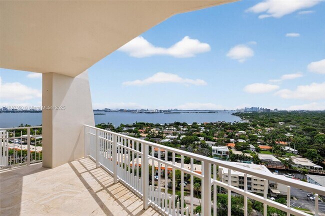 Building Photo - 2000 Towerside Terrace
