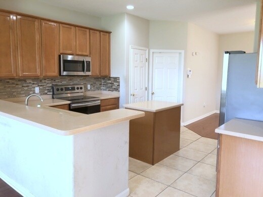 Building Photo - Beautiful 4 bedroom/3 bathroom Home
