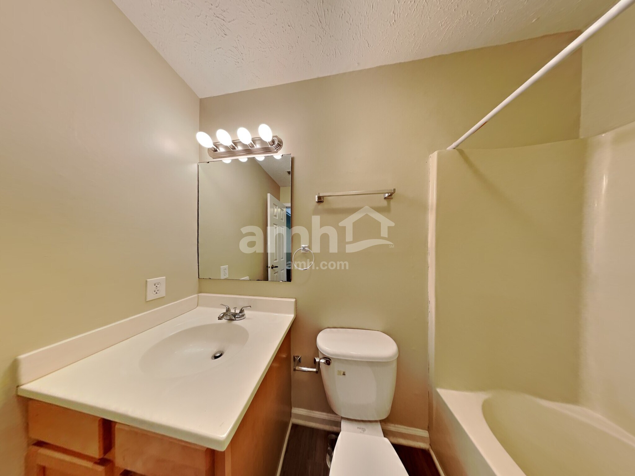 Building Photo - 8420 Brook Pointe Ct