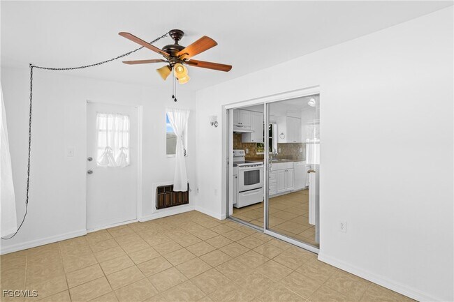 Building Photo - 6004 Deming Ave