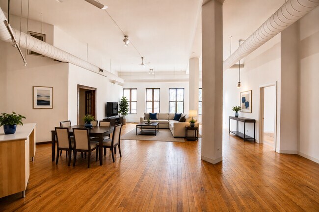 Building Photo - 1278 N Milwaukee Ave