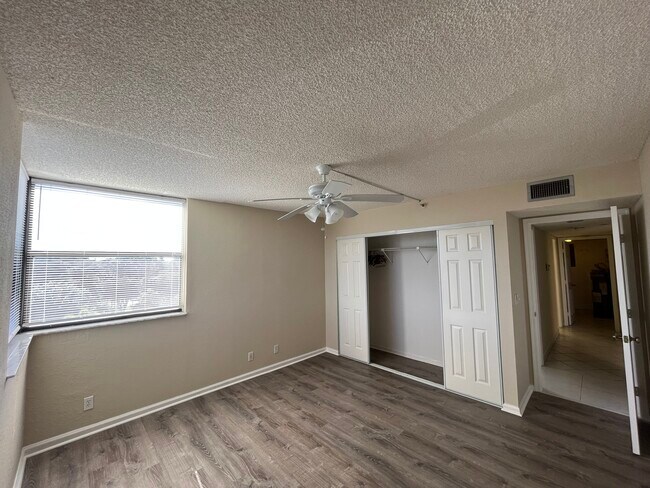 2nd Bedroom with big closet - 1850 Homewood Blvd