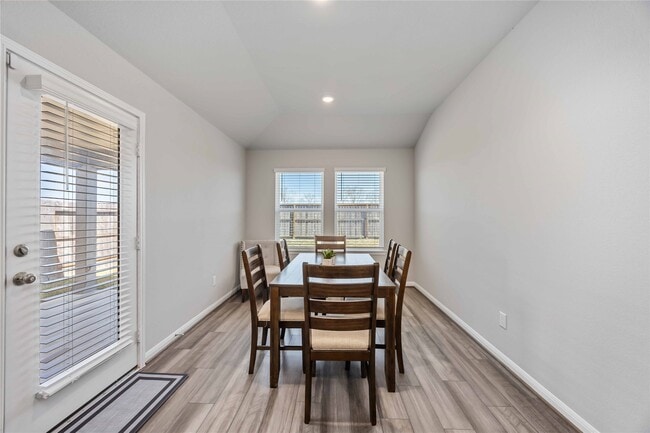 Building Photo - 6915 Ventura Dr