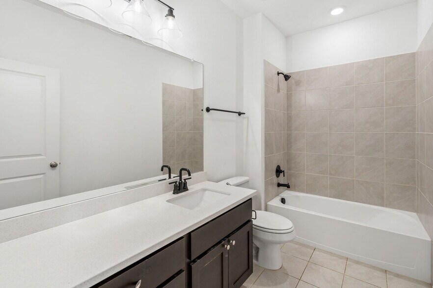 Building Photo - 2215 Adena Springs Dr