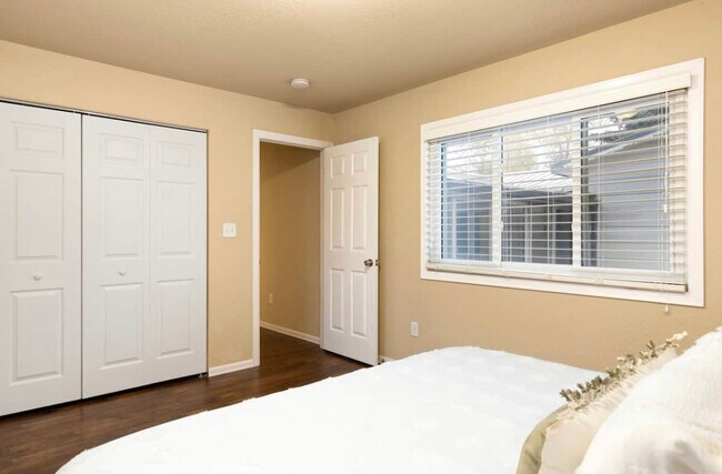 Building Photo - 2720 2nd Ave N