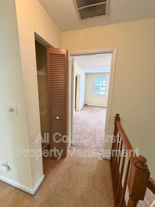 Building Photo - 1183 Red Oak Cove