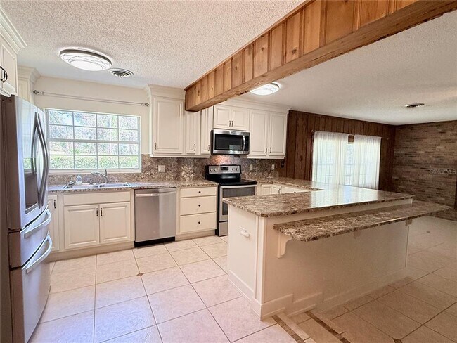 Building Photo - 4701 NE 7th Ave