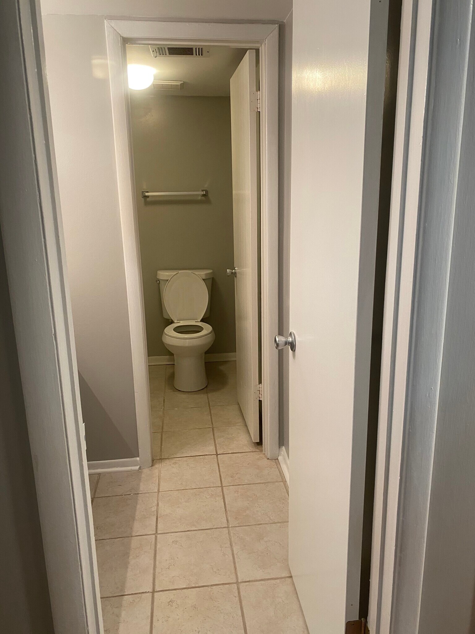 Building Photo - 1002 Woodland Vlg