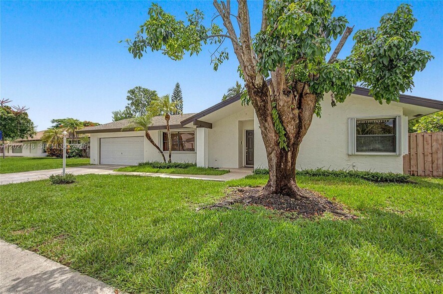 Building Photo - 10711 SW 116th Ave