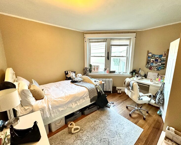 Building Photo - 68 Egmont St