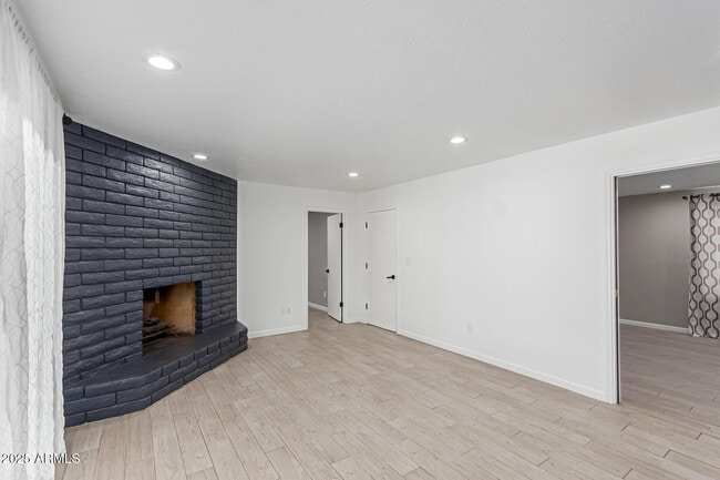 Building Photo - 6818 N 22nd Pl