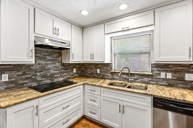 Building Photo - 751 Langwood Dr