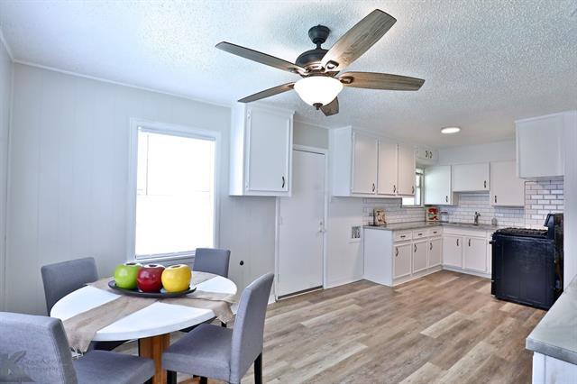 Building Photo - 5489 Encino Rd