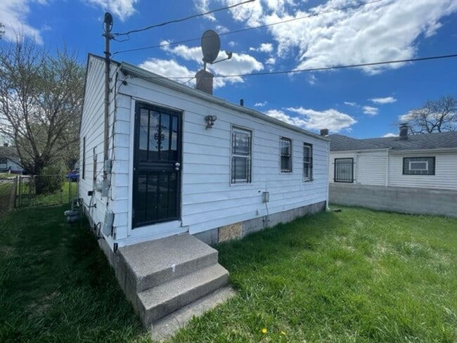 Building Photo - Cozy Two Bedroom! Available Now! Section 8 Welcomed