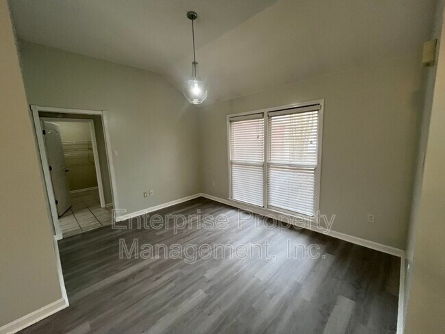 Building Photo - 158 Doris Meadow Cove