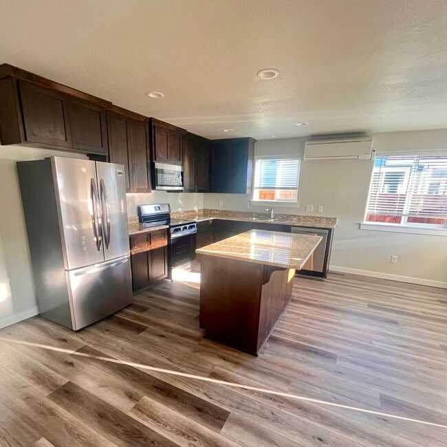 Building Photo - New Construction Medford/Central Point Area - Close to all Everything !