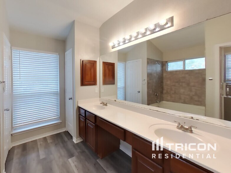 Building Photo - 9039 Thomas York Blvd