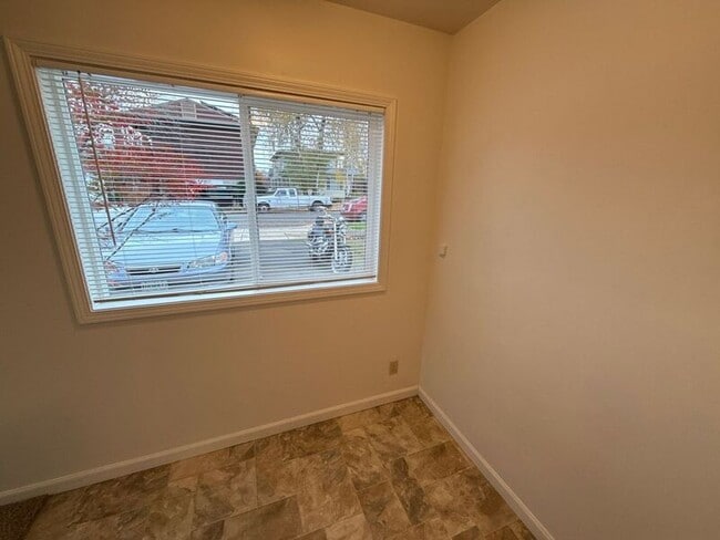 Building Photo - 1145 Saginaw St S