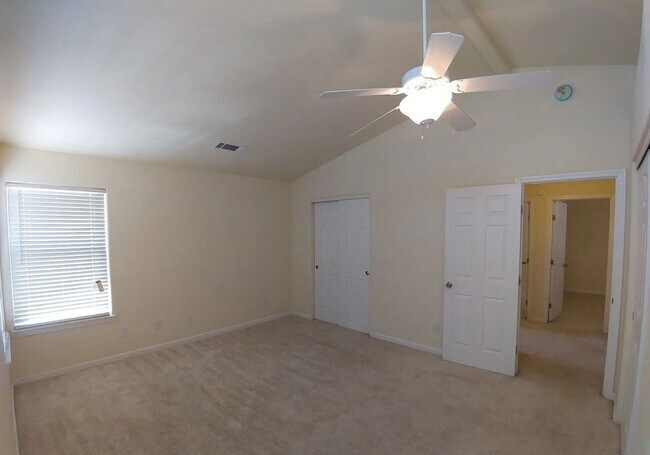 Building Photo - LARGE 3 BED 3 BATH HOUSE IN LAKE CALIFORNIA