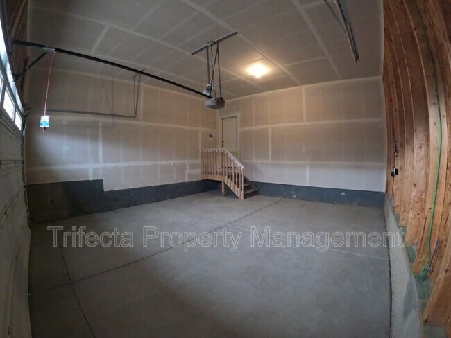 Building Photo - 1938 Raindrop Dr