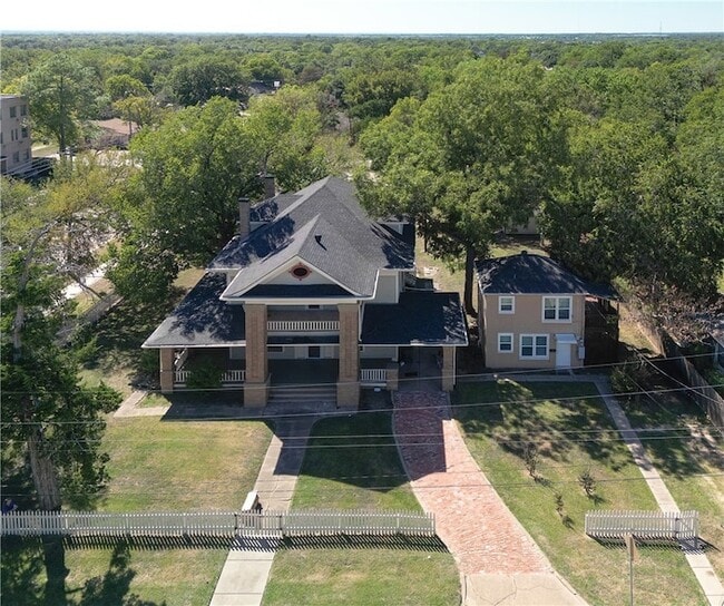 Building Photo - 206 S Sims Ave