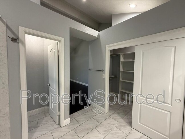 Building Photo - 1553 Daniels St