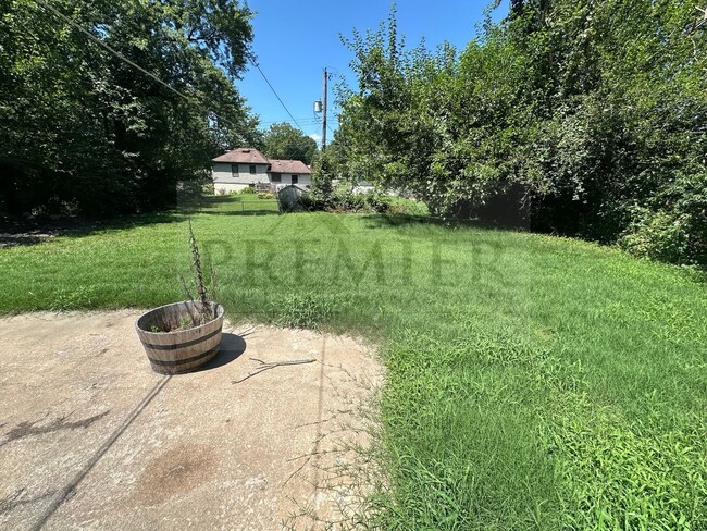 Building Photo - 4 bd/1.5 ba  house Rent $1475 -11808 Small...