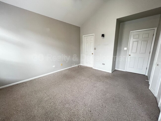 Building Photo - 819 N May St