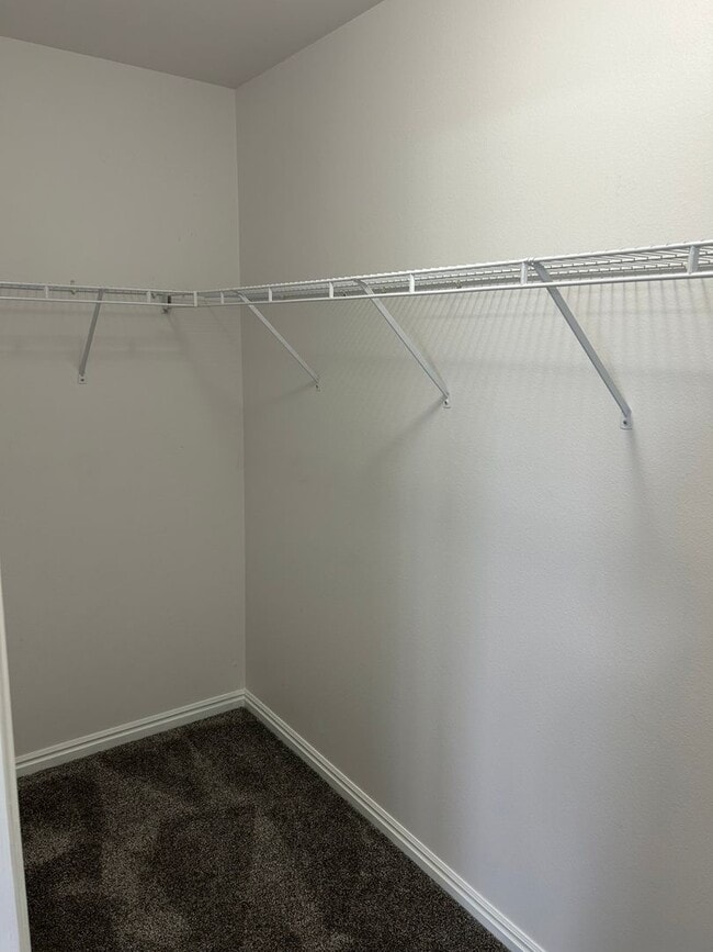 Building Photo - Impressive Remodeled 2 Bed 2 Bath Townhome