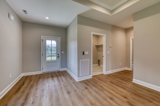 Building Photo - 325 Monroe Dr