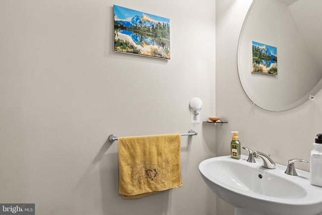 Building Photo - 43151 Wealdstone Terrace