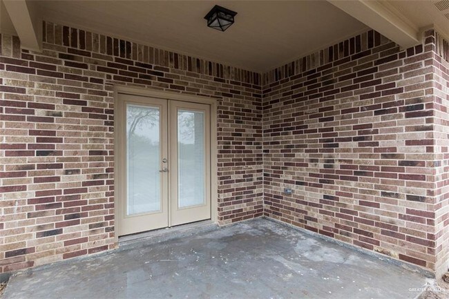 Building Photo - 18 Montemorelos St