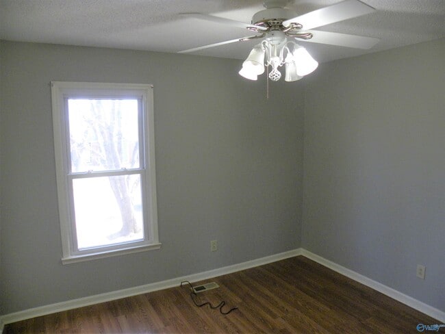 Building Photo - 128 Lewis Ln