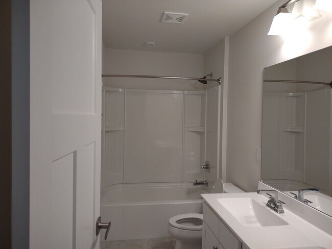Building Photo - $300 OFF THE FIRST FULL MONTH's RENT!!! Su...