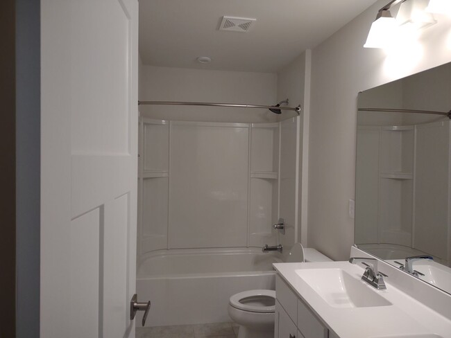 Building Photo - Superlative 6 Bedroom, 5 Bathroom Home in ...