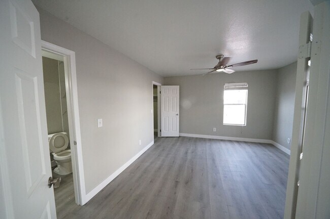 Building Photo - 6800 E Lake Mead Blvd