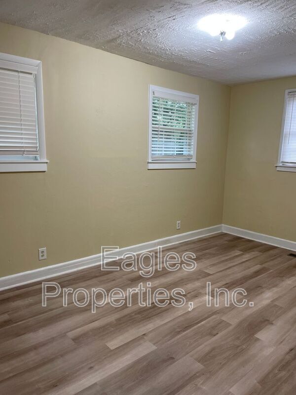 Building Photo - 219 Country Acres Rd