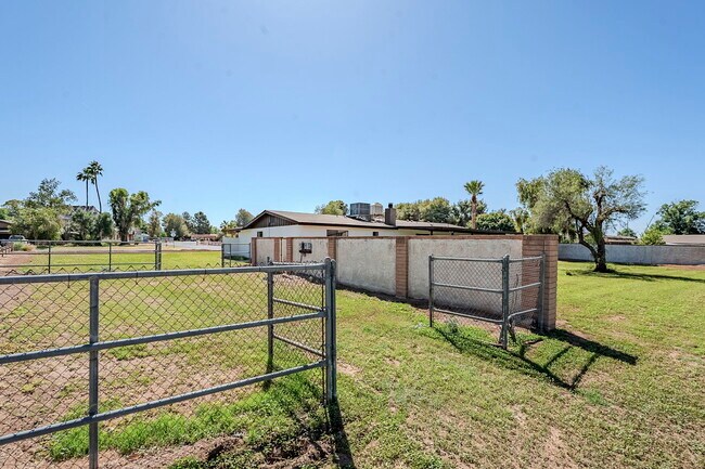 Building Photo - 834 N Constellation Way