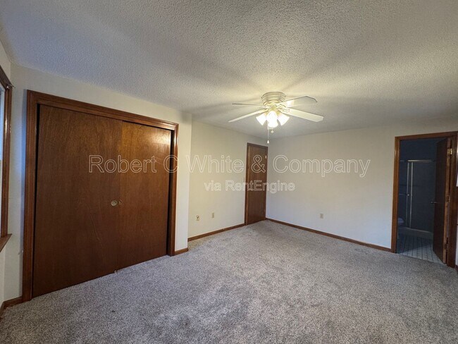 Building Photo - 316 Knob Hill Dr