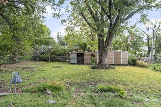 Building Photo - 3209 S Knoxville Ave